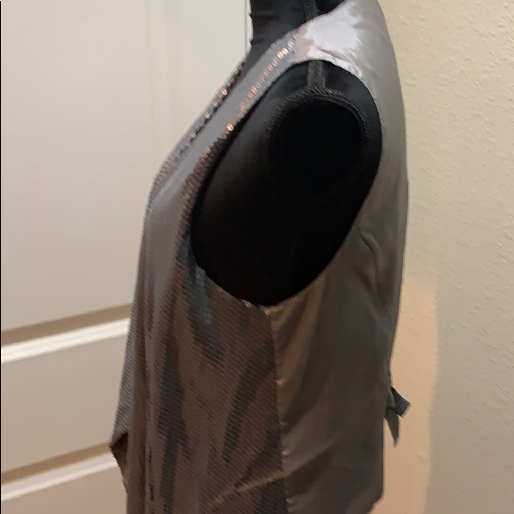 Vest - Picture 5 of 7